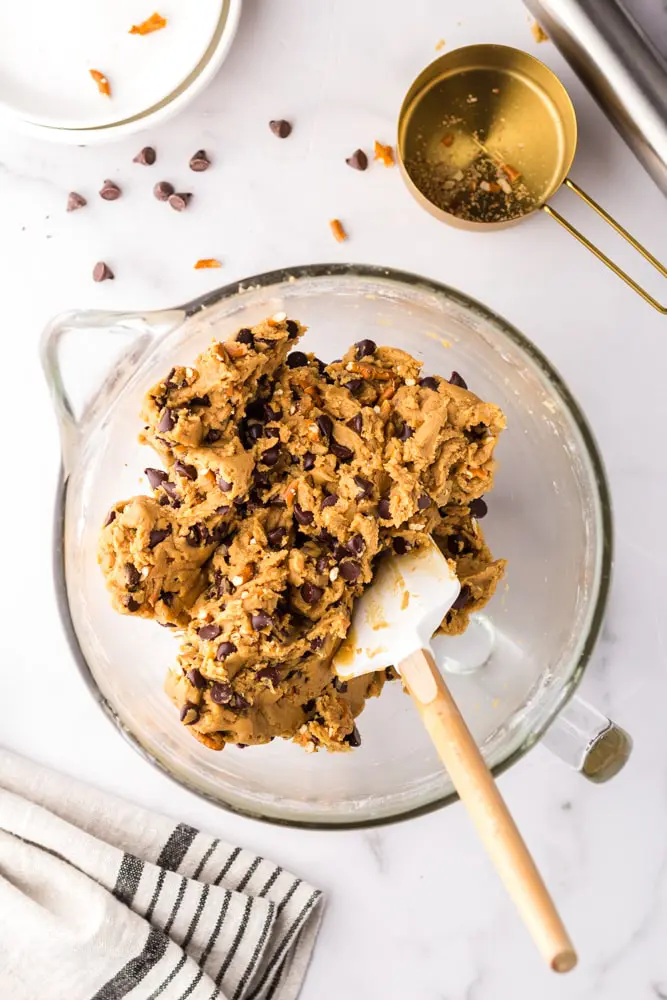 Brown Butter Chocolate Chip Cookies with Pretzels Process shot 