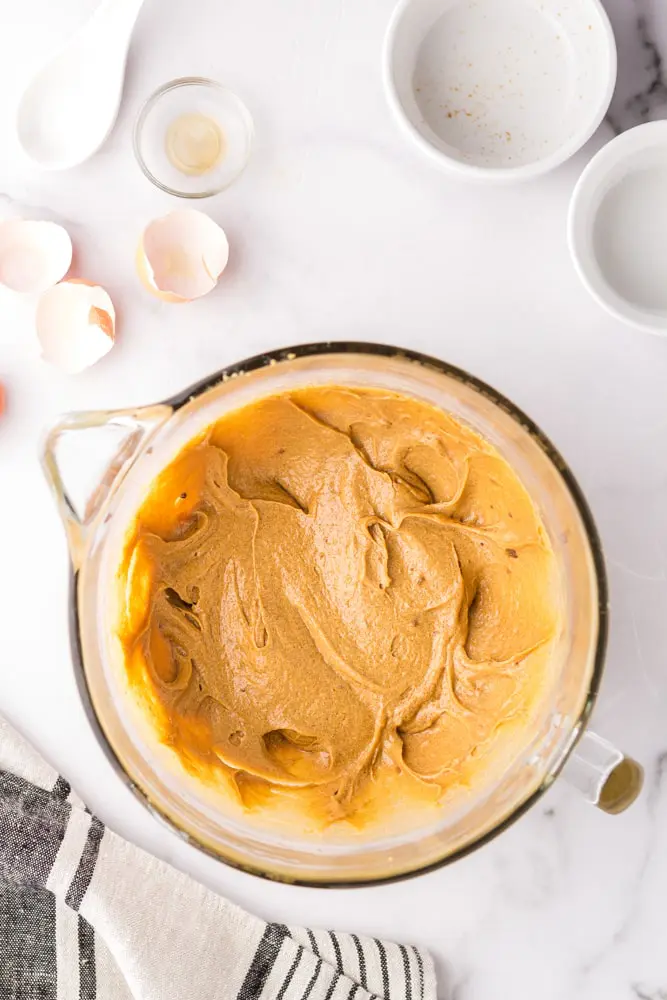 Brown Butter Chocolate Chip Cookies with Pretzels Process shot 